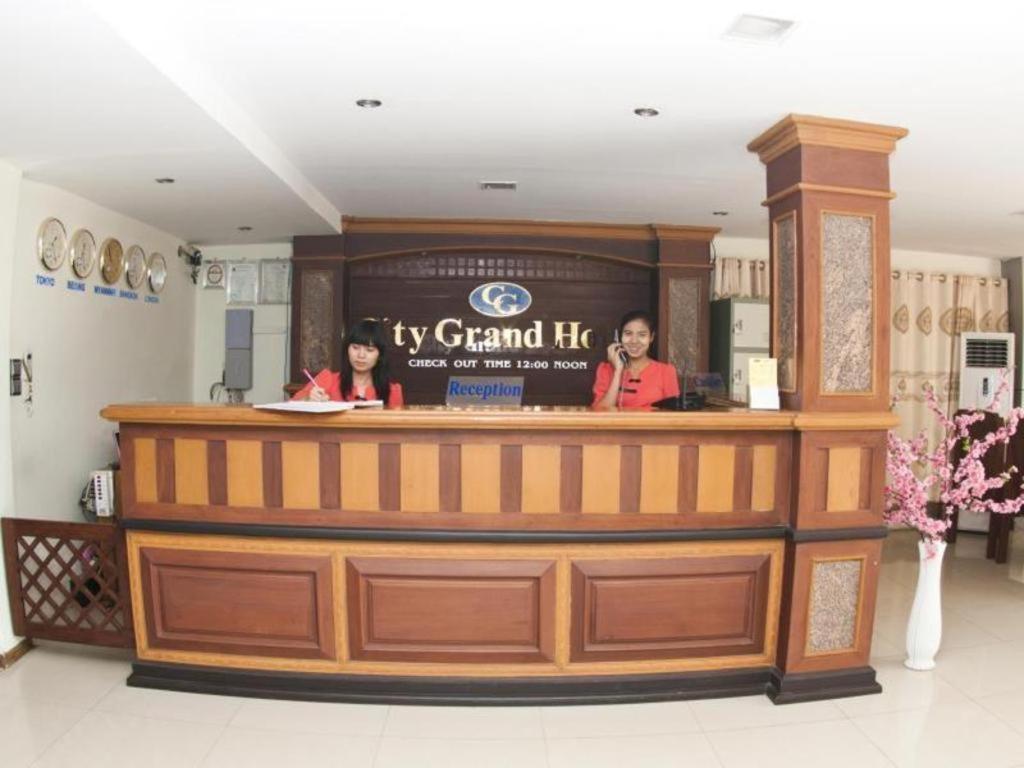 City Grand Hotel Μανταλέι Εξωτερικό φωτογραφία