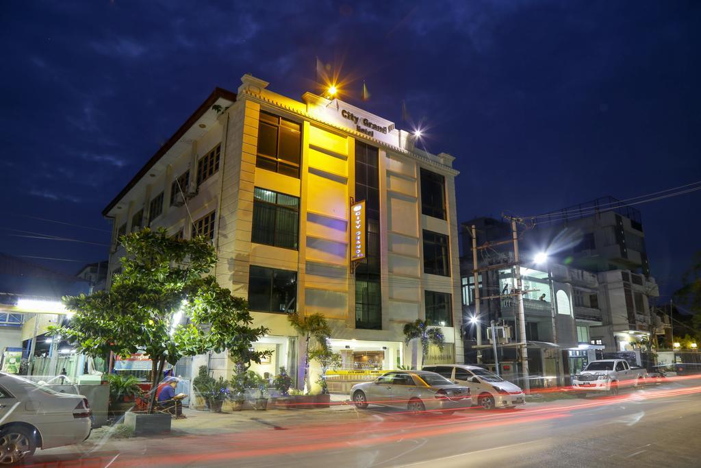 City Grand Hotel Μανταλέι Εξωτερικό φωτογραφία