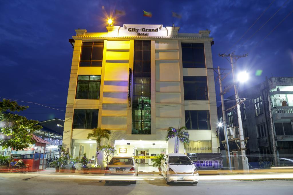 City Grand Hotel Μανταλέι Εξωτερικό φωτογραφία