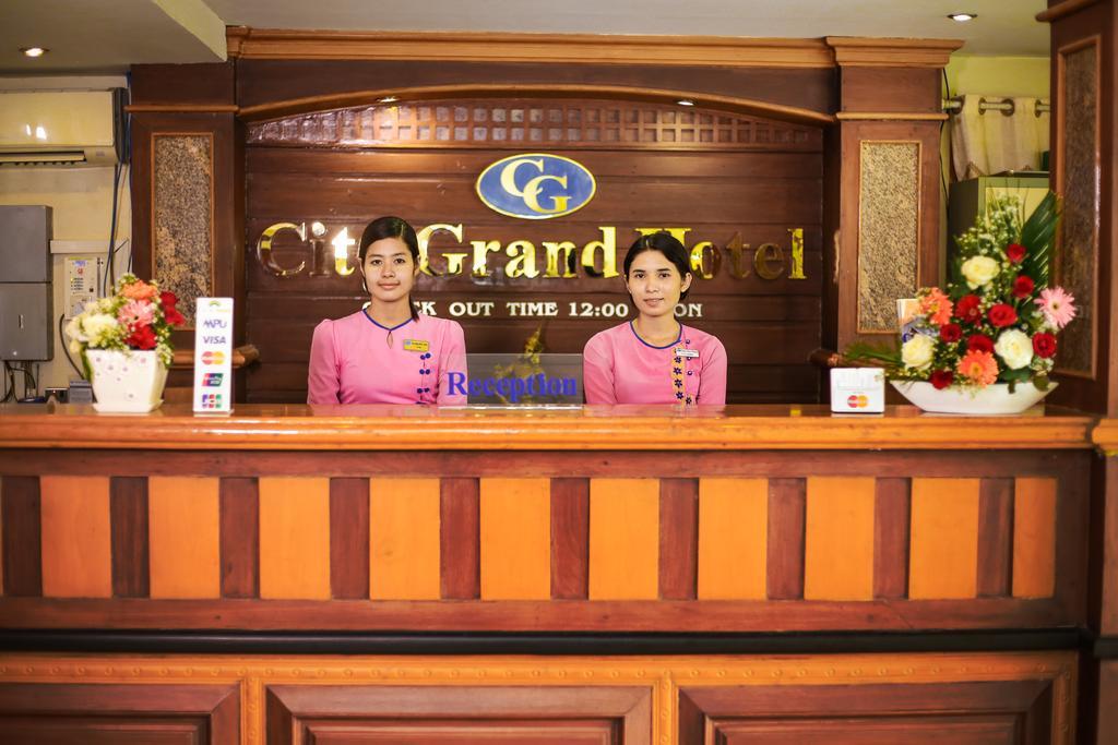 City Grand Hotel Μανταλέι Εξωτερικό φωτογραφία