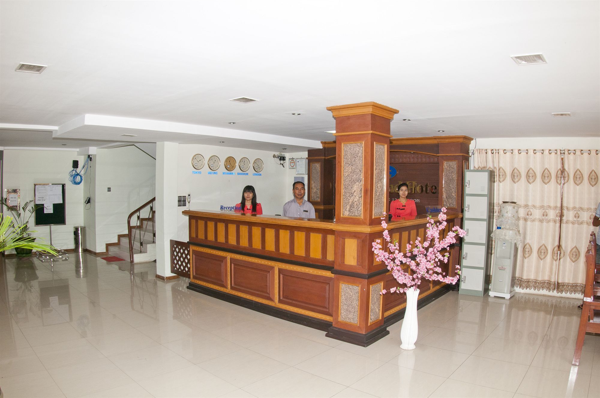 City Grand Hotel Μανταλέι Εξωτερικό φωτογραφία