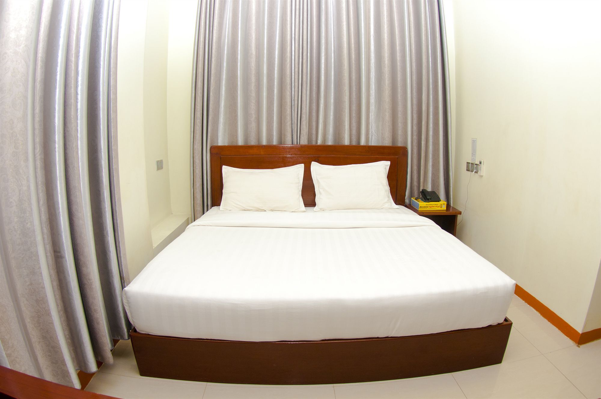 City Grand Hotel Μανταλέι Εξωτερικό φωτογραφία